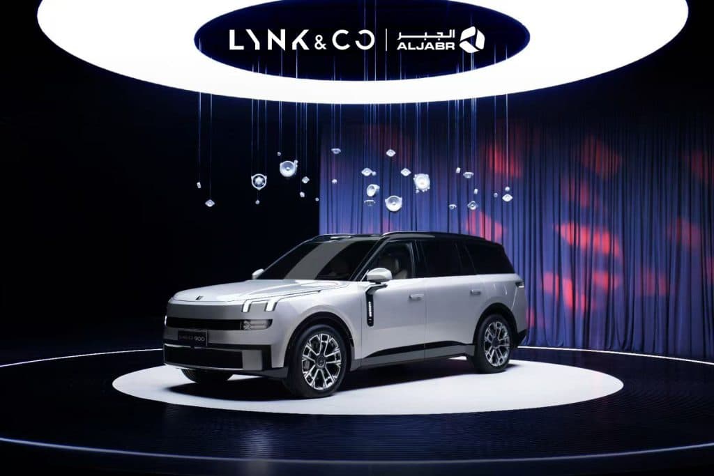 Lynk & Co 900 rus dili, proqramlar və səsli assistent